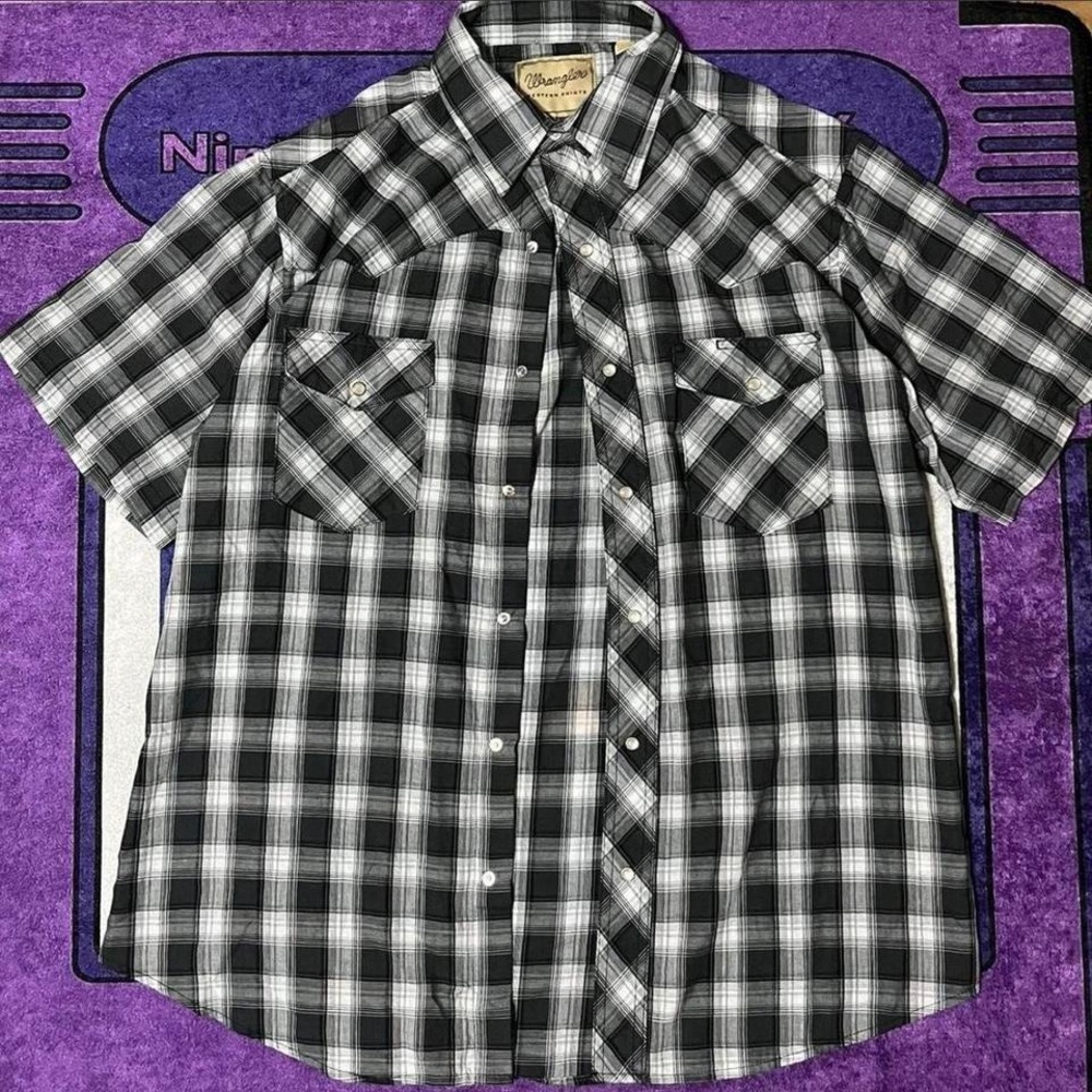 Vintage 90's baggy Black and white plaid flannel button-up shirt